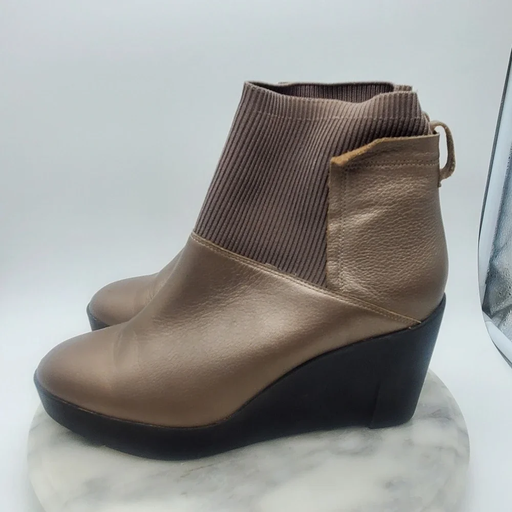 Sudini Danica Women's Wedge Chelsea Platform Bootie Size 9 Metallic Gray‎ Tan